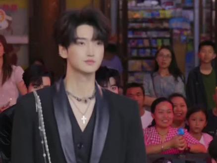 #银河系A以太 最近团播界最火的舞蹈来啦~《I´m Kwin》,c位以太😎👍🏻直接给播间涨人气@以太⚡·银河系A @龙浩天男团·银河系A(团队招优)PGY #银河系A#龙浩天男团 #龙浩天大舞台 #团播
