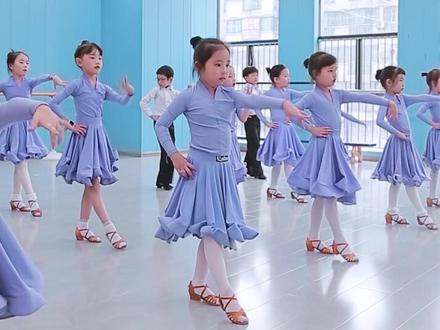 #少儿拉丁舞 启蒙班基本步合集,喜欢拉丁舞的小朋友可以自己在家练哟~#拉丁舞基本步 #拉丁舞课堂随拍