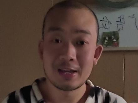 《écoutechérie》手语分解 #手语 没文化真可怕啊,我才知道这是个法语歌😂,水一期,发个教程。春天的东北屋里真冷……
#手语教学 #手语歌 #écoutechérie #来唤醒你的手语