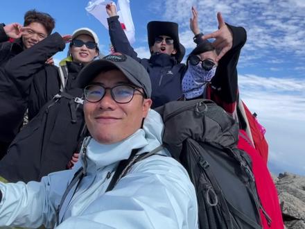 重装30斤夜爬冰晶顶简直泰酷辣.举着国旗在祖国大好河山“秦岭之巅”⛰️祝伟大的祖国母亲生日快乐!🎉
#户外 #旅行推荐官 #冰晶顶 #国庆节