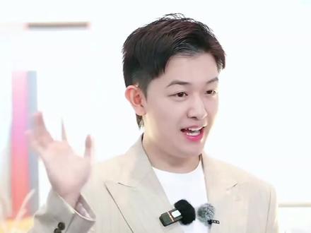 董董盼盼2026上海AWE开场
#董宇辉 #与辉同行 #董宇辉上海 #董宇辉上海路透 #橙子