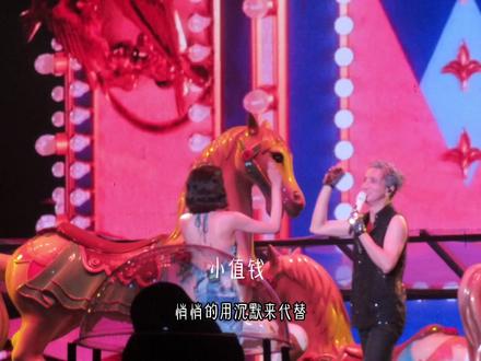 本来深情的《聊表心意》因为薛唱错了词而笑场 (快要为人妻)#薛之谦 #薛之谦演唱会 #薛之谦天外来物巡回演唱会 #聊表心意#刘惜君