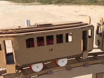 小伙纯手工打造纸片高铁#一起玩手工吧 #dou有两把刷子