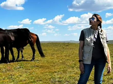 草原火山之旅第2天-红石崖
红石崖距离呼和浩特50公里左右,也是一个可以自驾进入的景区,随时可以停车游玩。
景区大门门票60元,玻璃桥和温泉需要买套票
从红石崖出来后前往乌兰察布
泽成冰煮羊吃了还不错
乌兰察布之夜逛了,周五、周六、周日晚上10点有表演,没有等着看,其实就是夜市,随便逛逛就好。
#感受大自然的气息和美景 #呼和浩特 #草原旅游景点推荐 #内蒙古游玩推荐 #红石崖