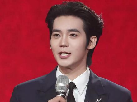 2026百花迎春晚会这一夜,江湖地位,新生顶流破圈,六公主偏爱,被照在于适身上的镜头体现的淋漓尽致#易烊千玺 #张译 #蓝羽 #内容启发搜索 #影娱热点团