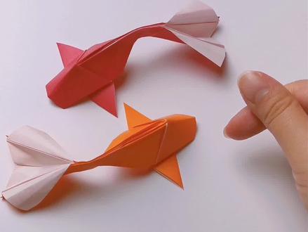 漂亮的锦鲤看一遍就会,赶紧艾特小伙伴折起来,把好运和福气传递下去#挑战365天折纸 #磨耳朵 #折纸鱼 #亲子手工 #手工