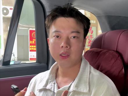 播放总是不破百?先把这个数据搞明白 很多人看“5秒完播率”的时候只把它当成一个冰冷的数字,只知道越高越好,却从来不懂它背后的底层逻辑。
其实它不单是一个数据,更是平台给你的“推流信号“,直接决定你的视频能不能被持续推荐、能不能冲进“更大流量池”。
看懂这个数据不是目的,学会根据数据复盘开头、调整话术、优化画面,利用前5秒的完播率反向打磨作品,才是做账号真正的核心。
别再只傻傻看数字高低,读懂底层逻辑,学会复盘优化,你也能轻松做出爆款视频。
之后会再做一期视频给大家拆解应该用什么“黄金钩子”来提高你的5秒完播率,大家可以持续关注。
#短视频运营 #5秒完播率 #数据分析 #新手如何做短视频 #新媒体运营