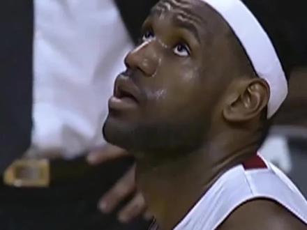 【盘点NBA那些板后投篮】逆天手感!今天霍勒迪命中了一记高难度负角度投篮,跟随镜头一起来盘点一下NBA那些神奇板后进球吧~#nba新春贺岁#nba开年大戏