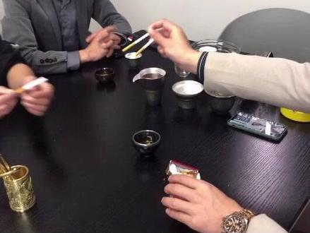 小口诀:主一客二发三枝,一里二内三自己,拿里不拿外,拿里不见外~人到礼到,事成!#社交礼仪