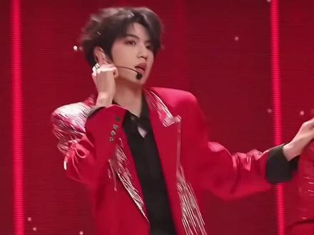 张桂源 保证舞台的同时也在练体能#张桂源 #TF家族四代 #TF家族荣耀之战 #搞笑 #抽象