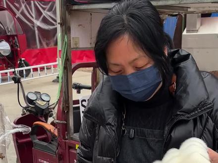 当别人还在雪地里无实物演习 我已经在霉豆腐小摊实操上了#霉豆腐 #第一口春味是家乡的年味 #抖音年味争霸赛 #年味十足 #街头美食