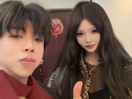 今天不健身 出门见个老朋友#新手化妆 #肌肉男养成中