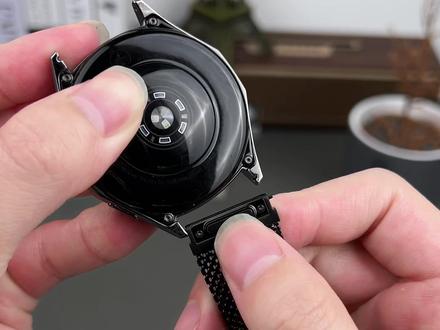 单手就能穿戴的米兰尼斯钢带,金属编织网面,透气不闷汗!! #华为watch #gt6 #gt5 #米兰尼斯 #智能穿戴