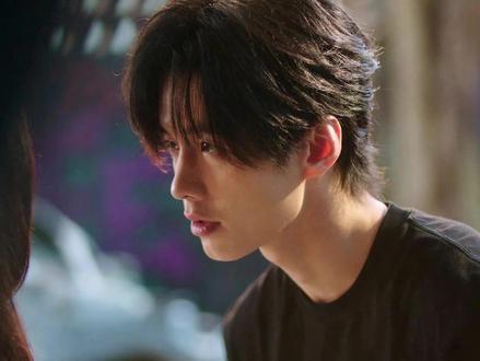 “抽烟就抽烟,搞这么帅的动作是什么意思?”
“going你的意思呗,还能是什么意思。”
#双轨 #何与 #虞书欣 #靳朝 #姜暮