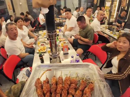 各位精神股东,脑筋急转弯,一瓶牛奶里加什么可以变轻#脑筋急转弯 #烧烤