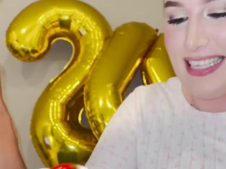 过生日时,为何不要把别人头按进蛋糕里?这是十分危险的操作 #过生日 #涨知识 #蛋糕 #科普一下 #奇闻趣事