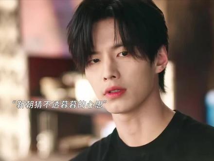 暮暮发现靳朝给自己买的卫生巾袋子里,有小雨伞,这下暮暮都不知道怎么面对靳朝了 #双轨 #新剧来袭 #追剧不能停