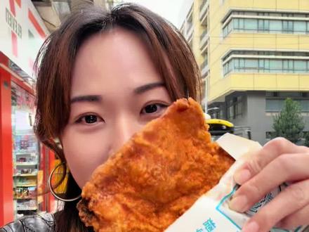 在澳门吃炸鸡不是特别,半价吃炸鸡,你们试过吗? 澳门这家炸鸡是吃了让我念念不忘的,也是附近邻居同学都喜欢打卡的店##派克炸鸡 #澳门美食 #澳门探店 #澳门旅游 #派克鸡排