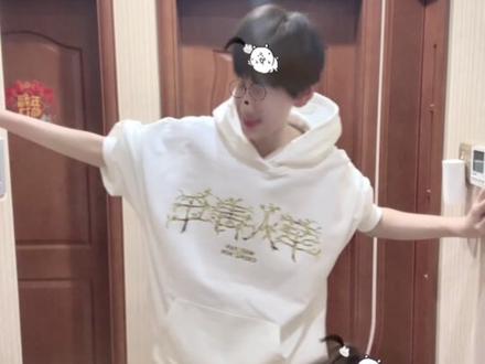 老弟你不中啊你不中啊!#姐弟 #姐弟日常 #美姐和臭弟 #扛肩拍照