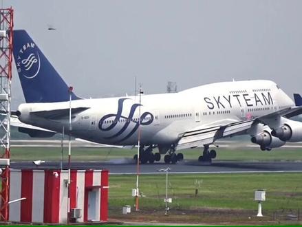 #飞机 华航的747-409天合联盟的涂装