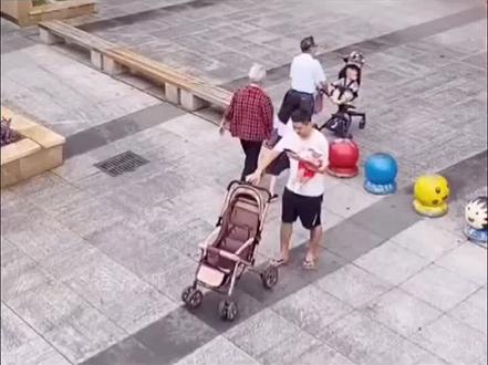 沉迷手机不只是孩子还有成年人#搞笑搞笑 #沉迷手机 #人间防沉迷 #360OS奇少年