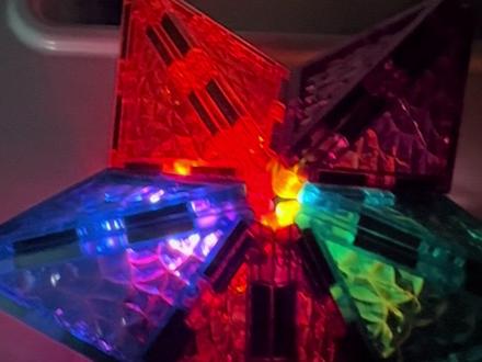 挑战磁力片100种玩法
2-小星星
#磁力片 #益智玩具 #磁力片搭建 #磁力片教程 #儿童玩具