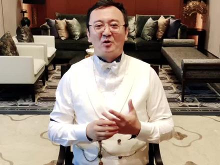 不恰当的用筷方式也会让人产生误解。比如说“仙人指路”。#轻知识计划 @抖音小助手