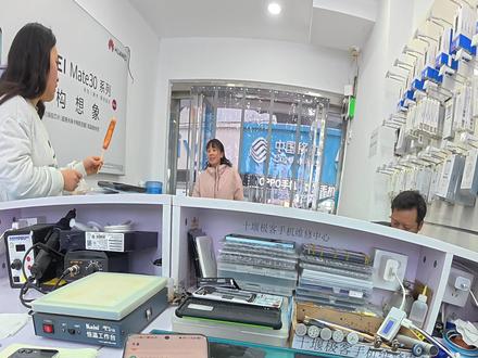 带你体验沉浸式修手机,荣耀手机换屏幕全过程#第一视角修手机 #创作者中心 #创作灵感 #手机维修换屏