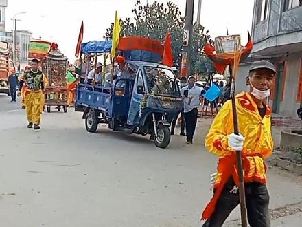 03.02 二月十一
遂溪洋青圩年例游神
游行队伍全程第三遍
#游神习俗
#弘扬和传承民俗文化
#国泰民安山河无恙人间皆安
#粤西特色非物质文化遗产年例
#祝愿刷到视频的朋友都能发大财