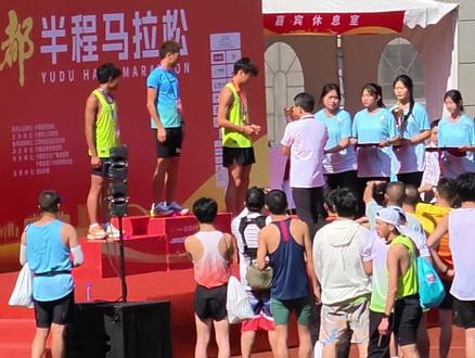 2025,于都半程马拉松男子前三名,颁奖典礼!