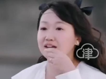 麦琳“熏鸡事件”引发热议 网红王七叶手拿熏鸡发视频喊话:你们伸不进屏幕的巴掌我帮你们伸了,被麦琳带火的熏鸡销量增长100倍,节目中麦琳同款熏鸡在网上热卖#麦琳熏鸡 #王七叶 #熏鸡销量