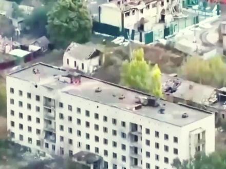 泰军跨境空袭柬埔寨电诈园区,特朗普“调停”遭泰军战机碾碎,柬埔寨怒斥成泰国内斗牺牲品。#泰国 #柬埔寨 #泰柬边境冲突 #战争