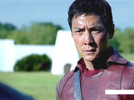 男孩从奎恩逃出来到了艳寡妇的地界 #深入恶土 @人人视频