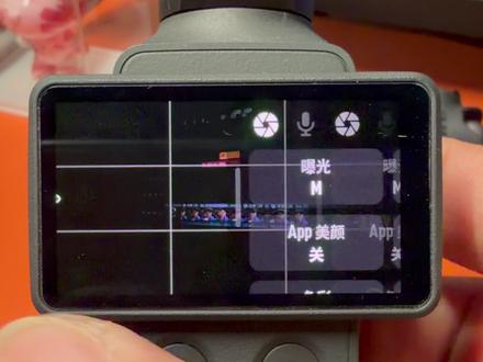pocket4的Dlog模式ISO400和6400到底啥意思 📢 想发挥大疆设备优势,一定要用Dlog模式。Pocket 4从Dlog-M升级到Dlog,你不会用就白瞎了。我重前期轻后期,今不教还原调色,就聊机内参数怎么设。
🔍 核心困惑:Dlog 10bit模式下,ISO被锁在400-6400,新手直接懵。
💡 大白话解释:
ISO400 ≈ Dlog模式的基准感光度(18%中性灰测光基准)
ISO6400 ≈ 硬件原生高感的安全上限,超过噪点失控
传感器原生ISO是100,套Dlog后画面变暗,相机被迫提升到400来恢复中性灰
📸 光线充足时(ISO400过曝):
❌ 不要压负EV(会伤暗部细节)
❌ 不要大幅抬快门(牺牲动态模糊)
✅ 正确解法:加ND滤镜,保1/60快门(30帧)或1/120(60帧),EV值0
临时应急:小幅抬快门到1/125、1/250,别超1/500
🌙 光线不足时(ISO400欠曝):
优先找环境光,其次上补光灯
还不行,逐级调ISO:800 → 1600 → 3200(个人上限)→ 6400(兜底)
盯着EV值,尽量控制在±0.3之间调整ISO
拒绝负曝光补偿
🎯 一句话总结:
白天拍vlog/人像/风景:ND控光,锁ISO400,保标准快门
抓拍高速运动:可不用ND,拉高快门
暗光:逐级升ISO,6400是最后选项
按我说的拍完,再去套还原LUT,你就知道为什么大疆设备必须用log模式了。
#我的Vlog神器 #大疆pocket4 #pocket4参数 #dlog模式 #pocket4教程