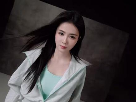 官宣丨李宁品牌代言人白鹿 从片场到运动场
从角色到自我
谁说精彩只有一种可能?
与李宁品牌代言人白鹿携手
这一次,邀你上场,#那就看我的
#跟上白鹿新动态
#李宁品牌代言人白鹿 #昆明金鹰 #昆明金鹰购物广场