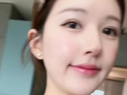 这么萌的玩意儿谁研究的?露思的反应好好好可爱 包子里的是红糖哦#赵露思