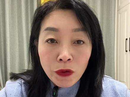 如果你能嫁给一个 1963 年出生的属兔男人,那你真的要偷着乐。63 年的兔男人,能吃苦,但不能受气。人憨厚、心实在,表面不说,心里门儿清。你对他好一分,他能掏心掏肺还你十分;你要是冷他一分,他不吵不闹,转身就走。这种男人,大多没什么靠山,亲戚朋友指不上,很多时候,连枕边人都未必懂得他的委屈。他这一辈子,不图钱,不图名,就图一个温暖的家。可偏偏,最能扛事的人,在婚姻里,往往承受了最多。#63年兔 #属兔 #其晓莉 #真实的样子