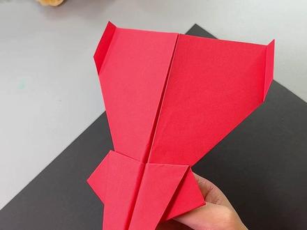 一张废纸做成全网最火的纸飞机,无敌穿云机,飞的太远了直冲云霄!#亲子手工折纸 #纸飞机飞行挑战 #童年的纸飞机