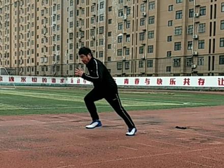 看飞人科尔曼弹射擦地压低重心起跑,学习起跑技巧#强身健体增强免疫力 #原来温柔的评论会发光#快乐是小游戏给的@DOU+小助手 @抖音小助手 @抖音热点宝