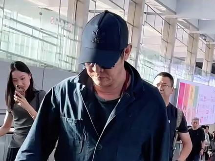 为何李连杰公开回应“换心脏”传闻?回看曾向家人交代后事,才懂看淡生死的坦然#李连杰 #利智 #娱乐评论大赏 #内容启发搜索