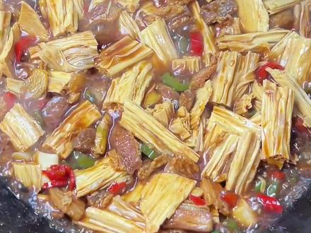 腐竹焖五花肉,汁香浓郁,汤汁拌饭都可以干掉两碗,超级下饭#腐竹做法