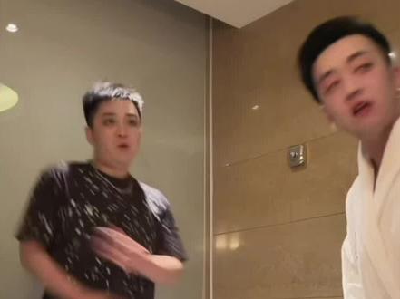 @飘哥 飘哥 他俩@J爷 @王小国😎3.0 @这很王小国😎 是真想让你吃🦞啊#王小国 #王小国录屏