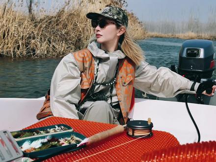 为了船飞鲈鱼,我3D打印了一艘船
开玩笑不是我,是我朋友@忠鸿科技-智能制造/智能建造
今天体验了一下船飞,没选路亚艇,而是驾驶的是朋友自主研发的3D打印系统,采用polymaker 玻纤增强材料,让这艘船又轻又强,耐水又耐晒
是国内首艘3D打印快艇。#飞钓#路亚艇 #鲈钓 #飞钓抛投 #路亚女钓手