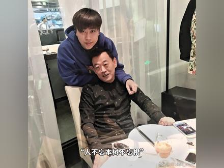 我怎么突然站起来了.#卢本伟