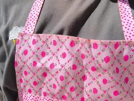 谢谢大家的喜欢。
但我只是个普通人,退过两次学,运气比较好,又从中专考上了大学。送过外卖,擦过边,当过保安,进过厂,当过保育老师,做过健身教练。我只是个普通人,跟大家的区别就是平常拍的视频比较多,比较爱记录生活,仅此而已。我拍的vlog怎么越来越无聊了呀,因为这就是我的生活呀,我也不去摆拍,他是怎么样,我就拍什么样。日子总是有平淡,有跌宕起伏,有无聊又有充实的时间。今天有点词穷,嘿嘿我也讲不清了。
开头放一下身体状态也是为了大家能留下来看日常,大家要是觉得vlog无聊了,不想看,那无聊的这几期就不看,我也就是记录一下,等有趣的日子拍了vlog,我也会给大伙分享的。词穷了词穷了,想说好多话来着,讲不清了,•ᴗ•#绿山墙