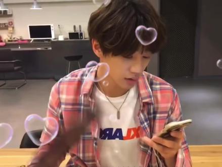 李濬荣 🧡用中文打招呼 也是萌萌哒‼️金成帝反差感拉🈵 #李濬荣 #弱小英雄2 #金成帝 🧡有这样的萌Q又疯批的反差感男友如何⁉️‼️ @抖音热点 @DOU+上热门 #热门话题
@抖音创作灵感 @抖音 🔥🔥🔥
‼️‼️PS:有Jun唱歌哦~好好听💘‼️‼️