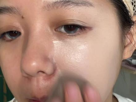 提亮底妆卡粉斑驳?一招搞定! #新手化妆教程 #化妆小技巧 #提亮#cos妆