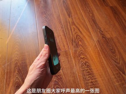 同款暗绿色质感壁纸!试一试吧朋友✌🏻
#手机壁纸 #屏保该换了系列 #iphone壁纸 #ios26 #景深壁纸