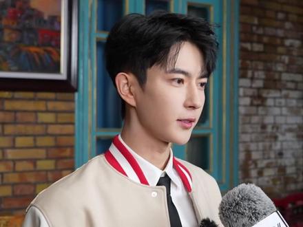 新疆演员于朦胧:能把家乡介绍给大家 很开心很荣幸#于朦胧#总台春晚喀什分会场#总台春晚喀什分会场亚克西#春晚 @抖音小助手