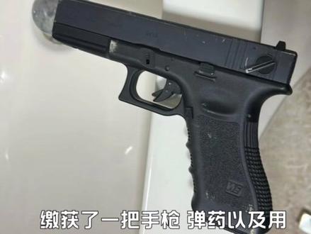 2026年2月6日以色列国防军发布:
以色列国防军部队继续在约旦河西岸犹地亚和撒马利亚全境开展行动,以挫败恐怖活动。在这些行动中,约60名通缉犯被捕,缴获6件热武器(实弹枪支)、10把气枪以及数十件其他作战物资。
在梅纳什旅辖区,逮捕了15名通缉犯,其中包括哈马斯和伊斯兰圣战组织成员,他们参与制造爆炸装置。行动中缴获了M16型步枪、武器部件和军事装备。
在埃齐翁旅辖区,部队开展了超过100次进攻性行动。在行动期间,部队拆除了在古什交叉口实施袭击的恐怖分子住宅,该袭击导致Shlomo Zevoluni遇害,地点位于哈尔胡勒村。此外,还缴获了另一把M16型步枪。
在比尼亚明旅和埃弗拉伊姆旅辖区,部队在贝特利基亚村和卡勒基利亚开展了针对性行动。在这些行动中,逮捕了通缉犯并审讯了嫌疑人,包括军火贩子和哈马斯成员。
在犹地亚旅辖区,部队在希伯伦及其周边村庄开展了营级行动。在行动中,缴获了一把手枪、弹药以及用于资助恐怖活动的资金。
在撒马利亚旅辖区,部队开展了多项行动,包括在布尔卡村的行动。在该行动中,审讯了数十名嫌疑人,并缴获了武器部件和哈马斯旗帜。
#以色列 #哈以战争 #哈马斯 #加沙 #巴勒斯坦